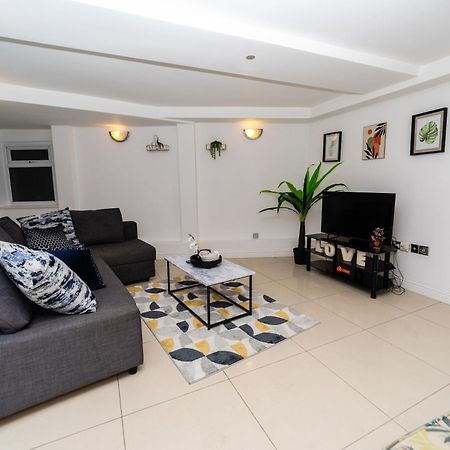 Spacious Flat With Patio & Parking In City Centre Reading Ngoại thất bức ảnh