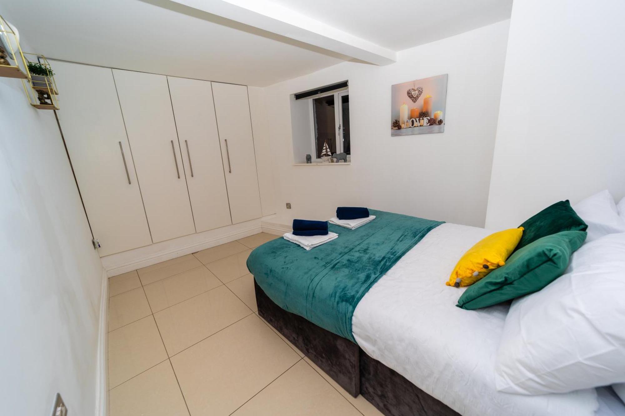 Spacious Flat With Patio & Parking In City Centre Reading Ngoại thất bức ảnh