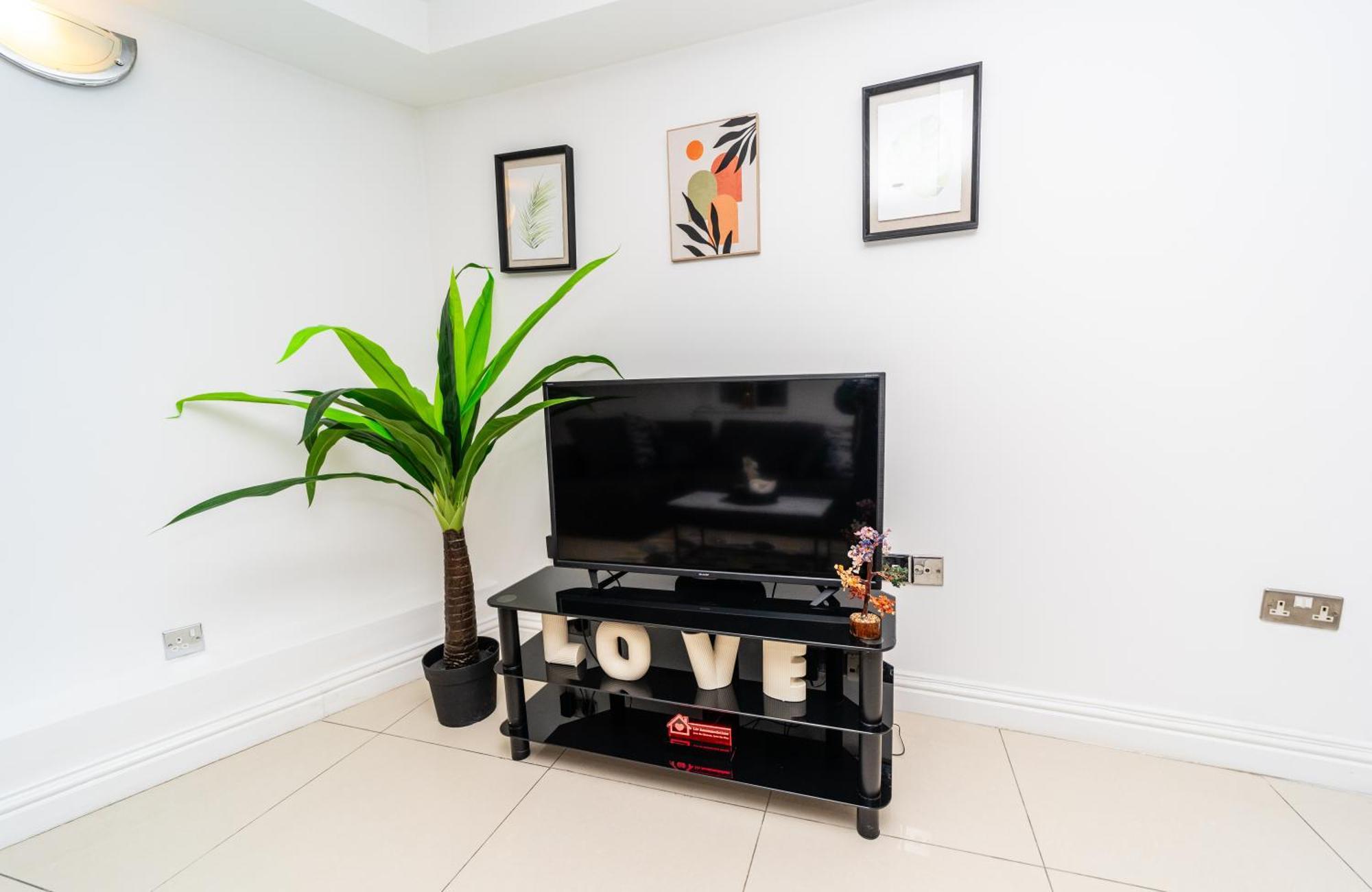 Spacious Flat With Patio & Parking In City Centre Reading Ngoại thất bức ảnh