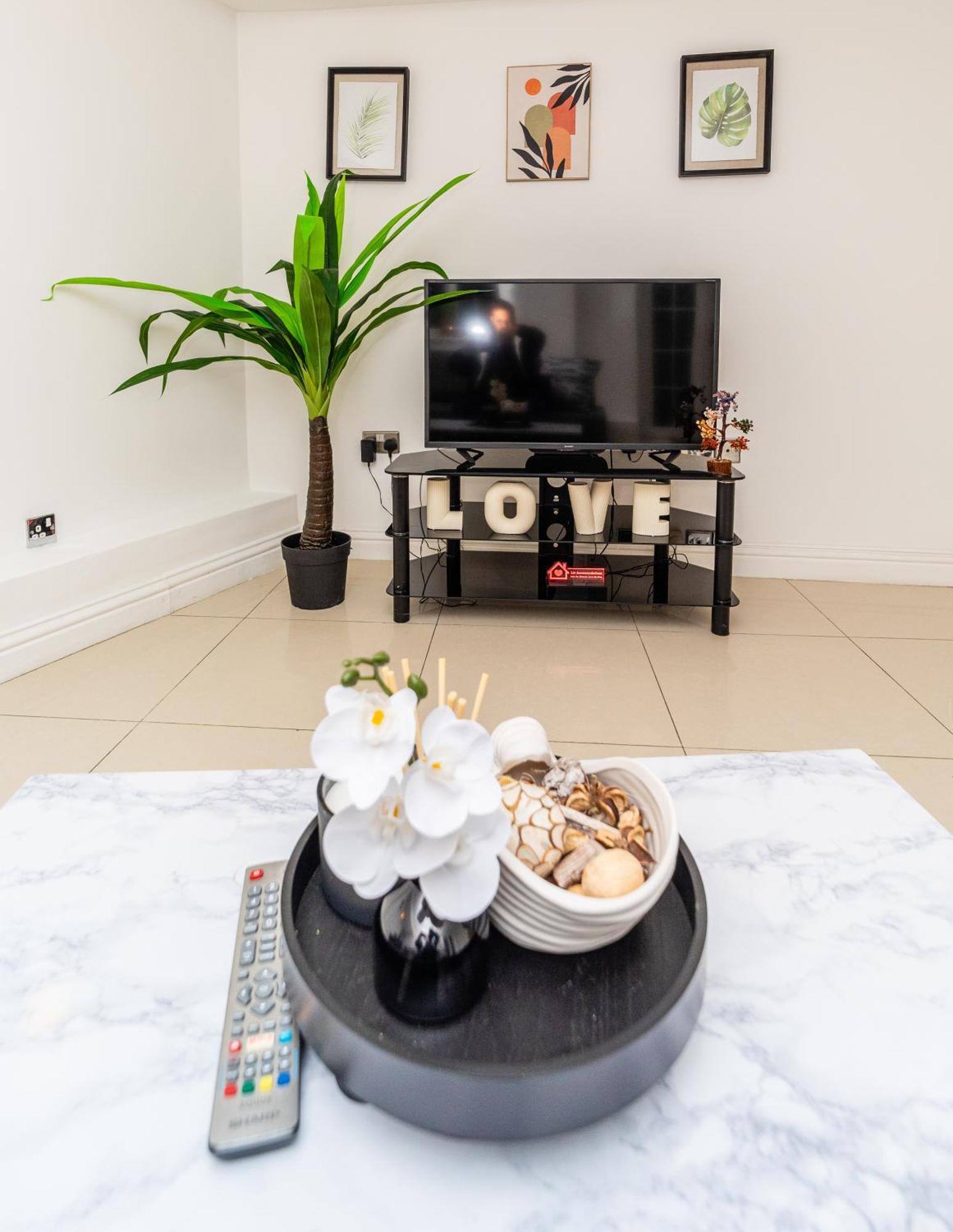 Spacious Flat With Patio & Parking In City Centre Reading Ngoại thất bức ảnh
