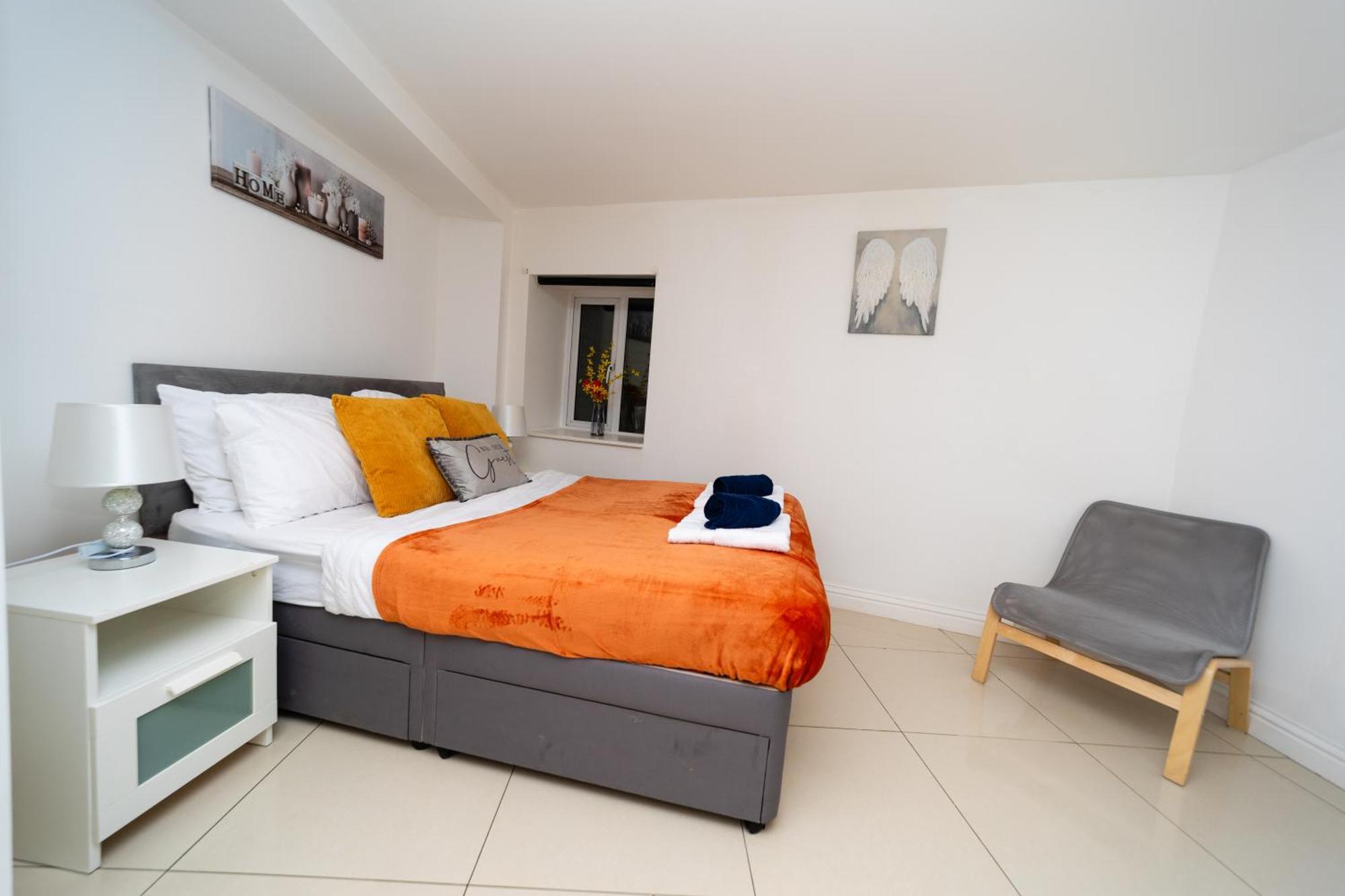 Spacious Flat With Patio & Parking In City Centre Reading Ngoại thất bức ảnh
