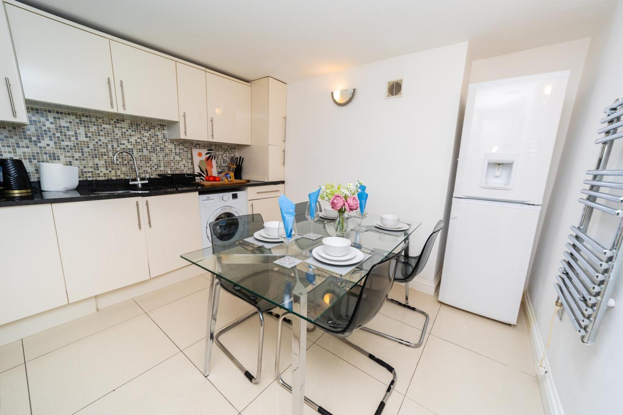 Spacious Flat With Patio & Parking In City Centre Reading Ngoại thất bức ảnh