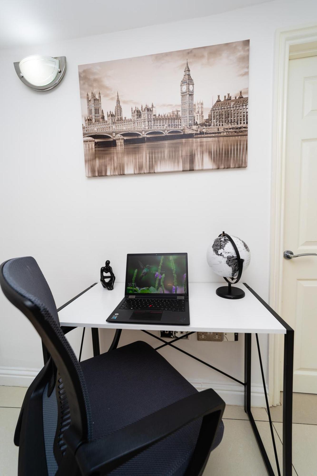 Spacious Flat With Patio & Parking In City Centre Reading Ngoại thất bức ảnh