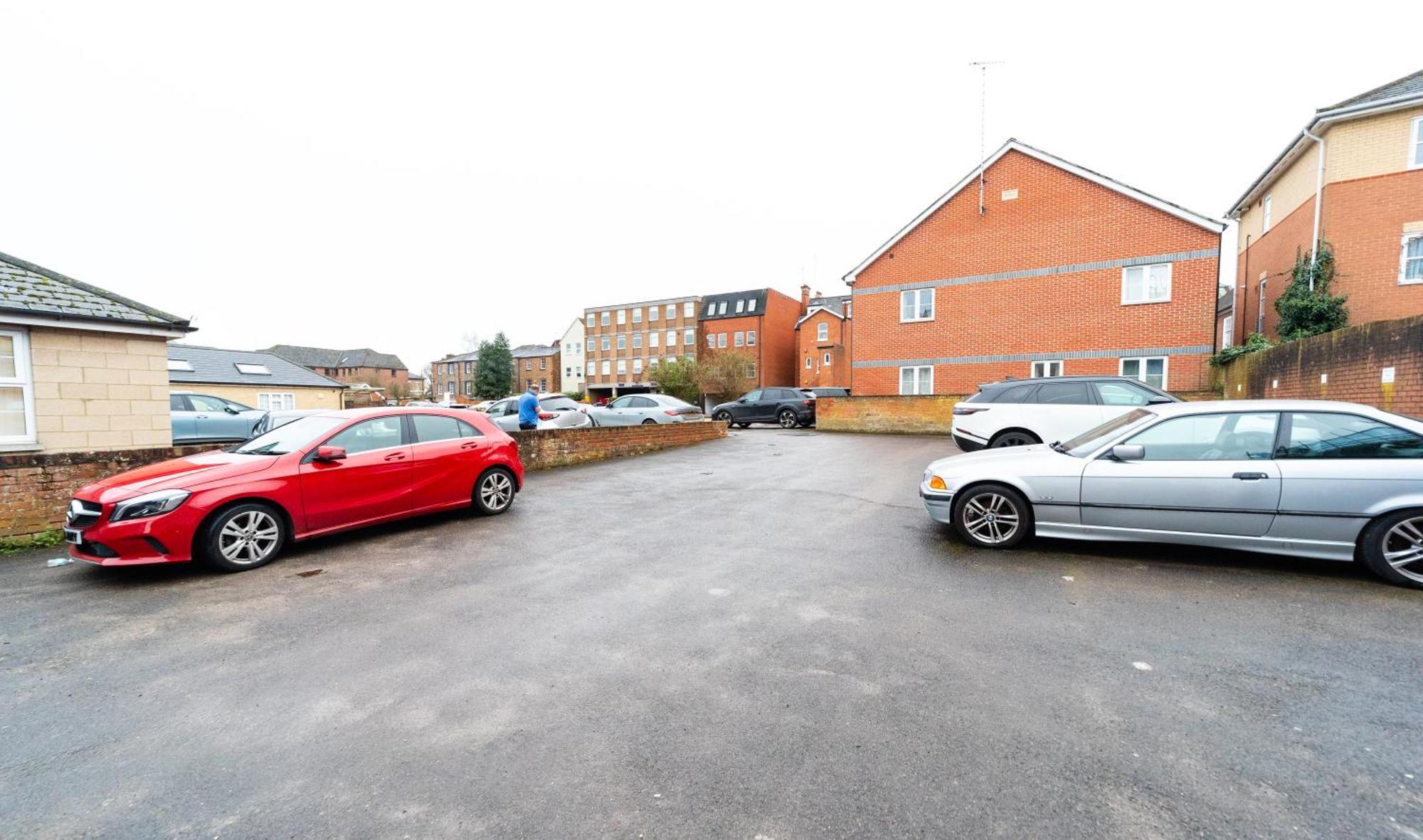 Spacious Flat With Patio & Parking In City Centre Reading Ngoại thất bức ảnh