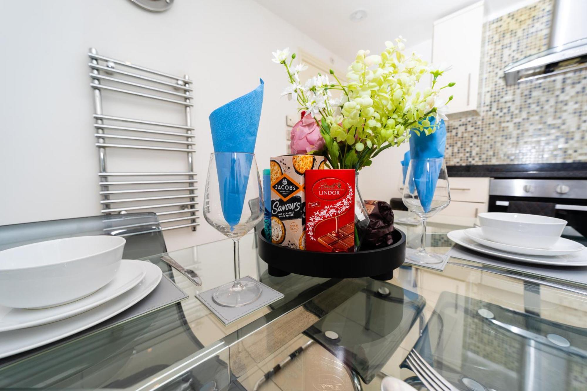 Spacious Flat With Patio & Parking In City Centre Reading Ngoại thất bức ảnh