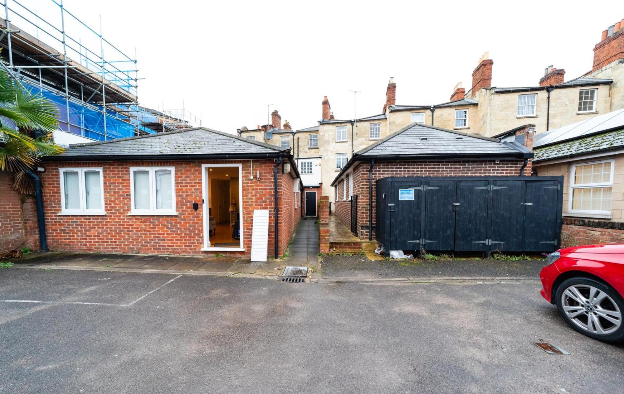 Spacious Flat With Patio & Parking In City Centre Reading Ngoại thất bức ảnh